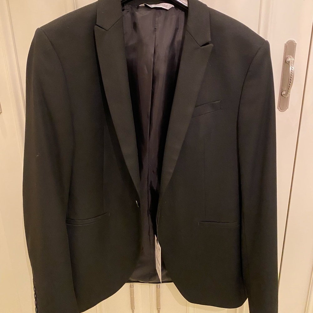 Zara Men’s Black Blazer
